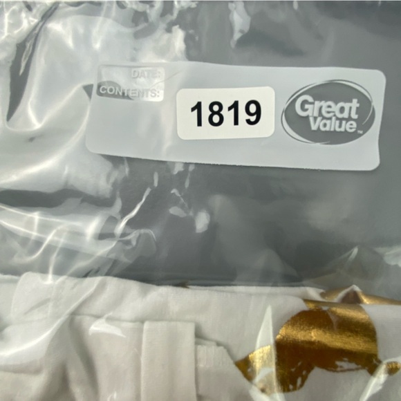 Feliz Navidad reindeer gold necklace deer print white sleeveless tee t-shirt - Picture 8 of 8